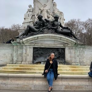 Meet your Posher, Dee